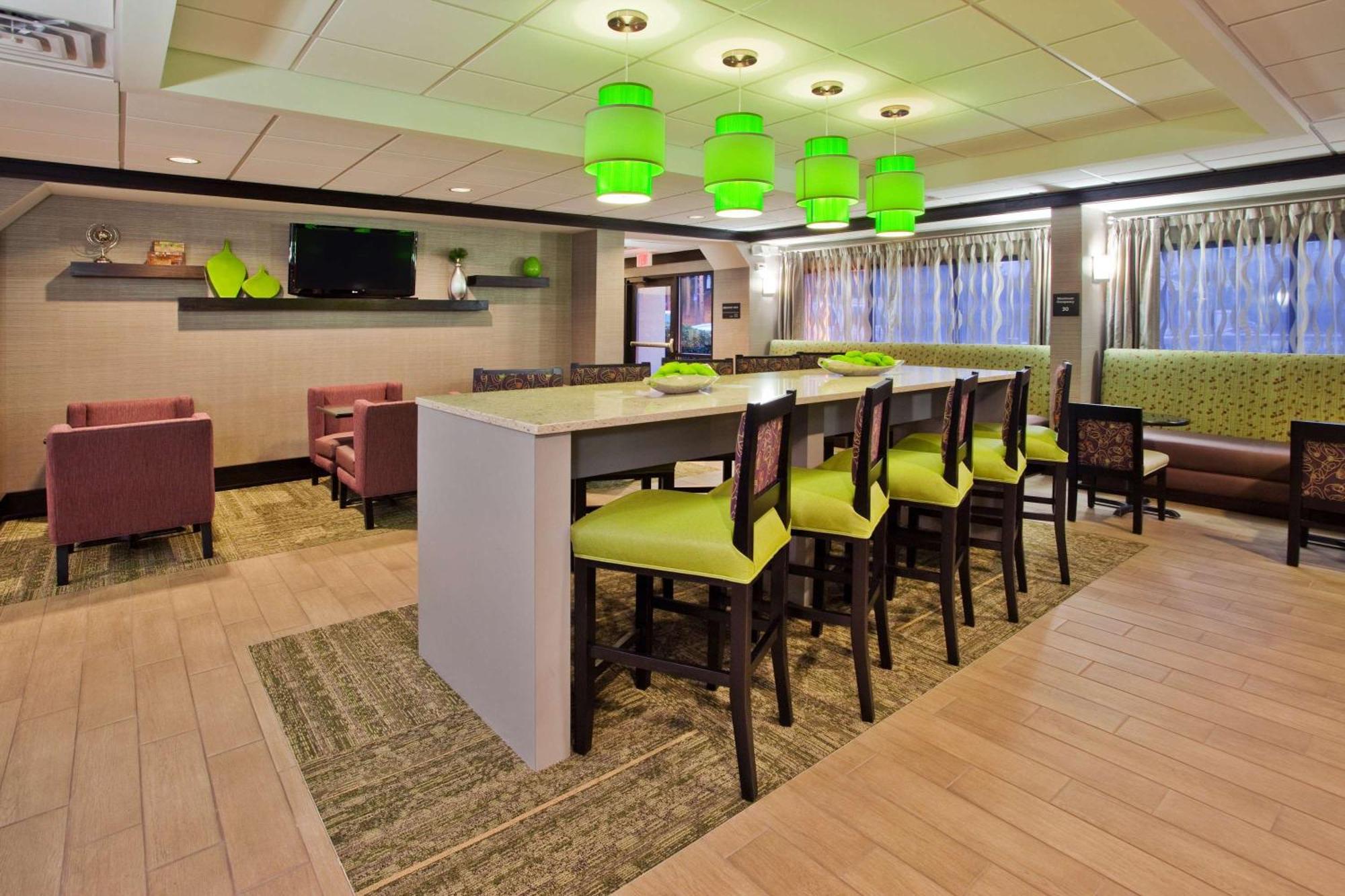 Hampton Inn Atlanta-Town Center/קנסואו מראה חיצוני תמונה